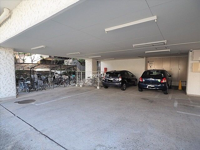 駐車場 秀和大山レジデンス 5階/新規内装リフォーム済み