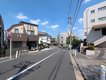 マンション全体では平成25年8月に大規模修繕工事を実施済み、お部屋はリフォームを実施してのお引渡しです。