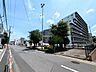 外観：5階のお部屋で61.6平米、3LDK。駅前にバス停があり、バス乗車1分、バス停から徒歩1分でもマンションへ行けます。