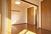 洋室（702号室の反転画像です。※現況優先）