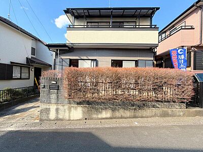 外観:●〇住むほどに深まる愛着、使い込むほどに馴染む風合いを大切にしていただけるデザインに。周辺の利便性や豊かな住環境など立地面でも魅力が多く、今も、これからもずっとここで生活したい。そう思える住宅です〇● 外観:●〇住むほどに深まる愛着、使い込むほどに馴染む風合いを大切にしていただけるデザインに。周辺の利便性や豊かな住環境など立地面でも魅力が多く、今も、これからもずっとここで生活したい。そう思える住宅です〇●