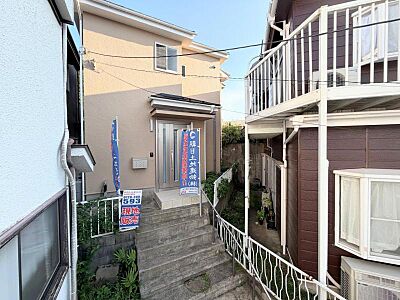 外観：●〇住むほどに深まる愛着、使い込むほどに馴染む風合いを大切にしていただけるデザインに。周辺の利便性や豊かな住環境など立地面でも魅力が多く、今も、これからもずっとここで生活したい。そう思える住宅です〇●