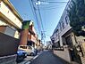 外観：不動産をご購入する上で道路付けはとても重要です。方位も大切ですが、建築基準法上のどの様な道路なのか、しっかりとご説明をさせて頂きます。