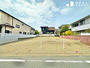 片瀬江ノ島駅までは徒歩約2分！藤沢駅までのアクセスもスムーズ。飲食店やカフェも充実した周辺環境。帰り道の寄り道や、気分転換も気楽に楽しめます！