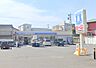 周辺：隣にすき家があり、共同の駐車場なのでとても広いです。店員さんはいつも元気に対応してくれる気持ちの良いお店です。