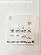 【浴室換気乾燥機】雨の日と花粉やPM2.5などで外に干せないときの便利な浴室乾燥機がついてます。