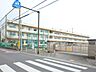 周辺：創設は海老名市でも長くて、住宅街にあり交通整備のボランティアの方も協力的で通いやすい学校です。
