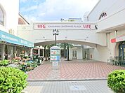 【さがみ野相鉄ライフ】1190ｍ　生活を支えるお店が一通り揃ってる施設です。スーパー等は深夜まで営業しています。