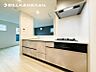 キッチン：【キッチン】キッチンワークしながら大切な家族との会話を楽しむ。家族のコミュニケーションが生まれるキッチンです！