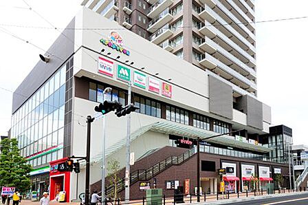 【ペアナード・オダサガ】830m 駅ビル『ラクアルオダサガ』の向かいに隣接しています。クリニックが集合しています。飲食店もあり便利です。