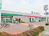 周辺：【ヨークマート　厚木妻田店】1220ｍ　新鮮な精肉、鮮魚、青果から、食料品まで幅広い商品を取り扱っています。広い駐車場があるので、車での買い物が便利です。