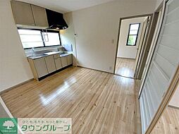 東武伊勢崎線 竹ノ塚駅 バス15分 上柳島下車 徒歩1分の賃貸アパート 1階3DKのリビング/ダイニング