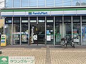 ファミリーマート金山町店 徒歩1分。 50m