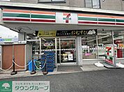 セブンイレブン本町1丁目 徒歩10分。 760m