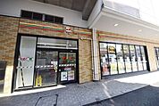 セブンイレブン草加VARIE店 264m