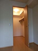 収納豊富なウォークインクローゼット