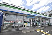 ファミリーマート草加瀬崎二丁目店 徒歩6分。 420m