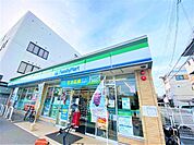 コンビニ「ファミリーマート淀川田川店まで200m」