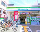 コンビニ「ファミリーマート新北野三丁目店まで201m」