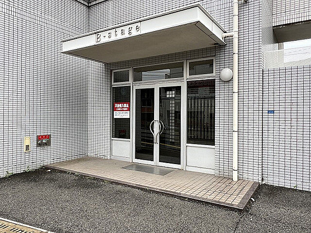 19 / 23