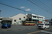 ファミリーマート 徒歩5分。コンビニ 350m