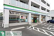 ファミリーマート海老名社家店 徒歩8分。 570m