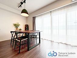 レーベン小鶴新田THE ONE 2LDKのリビング/ダイニング