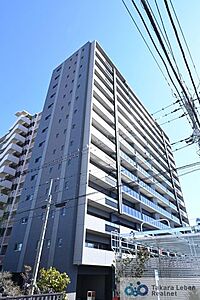 外観:街に馴染みつつも確かな存在感を放つ、洗練された外観。シンプルながらも細部まで配慮されたデザインが、上質な暮らしへの期待を高めます。 外観:街に馴染みつつも確かな存在感を放つ、洗練された外観。シンプルながらも細部まで配慮されたデザインが、上質な暮らしへの期待を高めます。