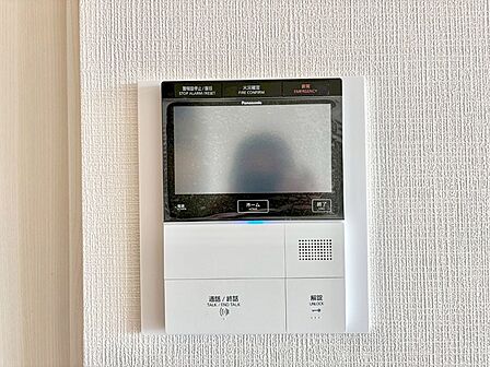 訪問者が一目でわかる安心のTVモニター付きインターホン。