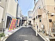 前面道路はきちんと整備されています  