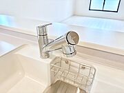 いつでも清潔なおいしいお水を。一つの水栓で水道水と浄水を使い分け。