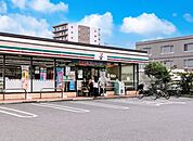 コンビニ 300m セブン-イレブン 足立六木1丁目店
