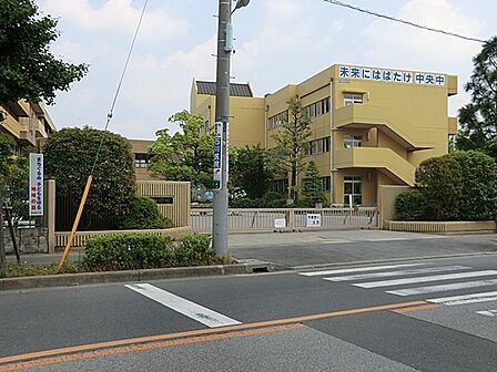 中学校 1630m 越谷市立中央中学校