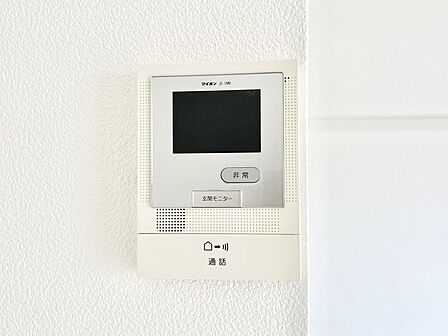 訪問者が一目でわかる安心のTVモニター付きインターホン。