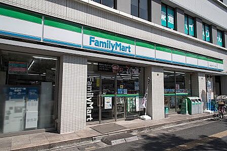 コンビニ 300m ファミリーマート 春日部中央一丁目店