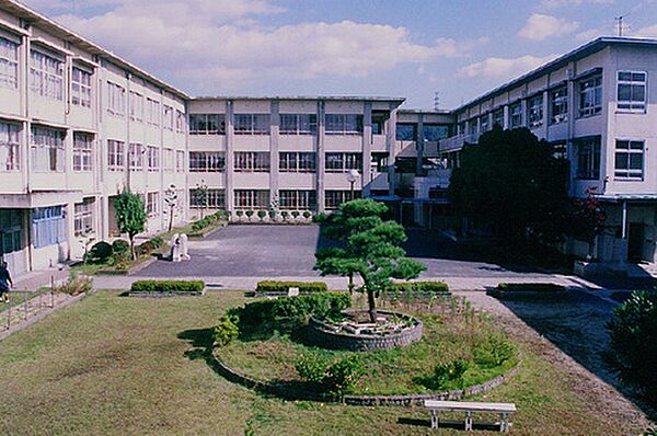 画像16:寝屋川市立第四中学校（1328m）