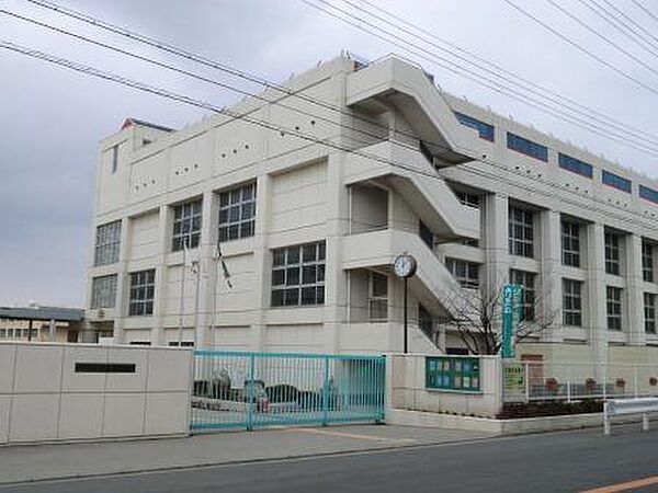画像19:寝屋川市立第二中学校（636m）