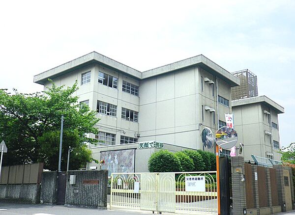 周辺：寝屋川市立友呂岐中学校（21m）