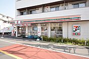 セブンイレブン 徒歩5分。 380m