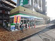 ファミリーマート 551m