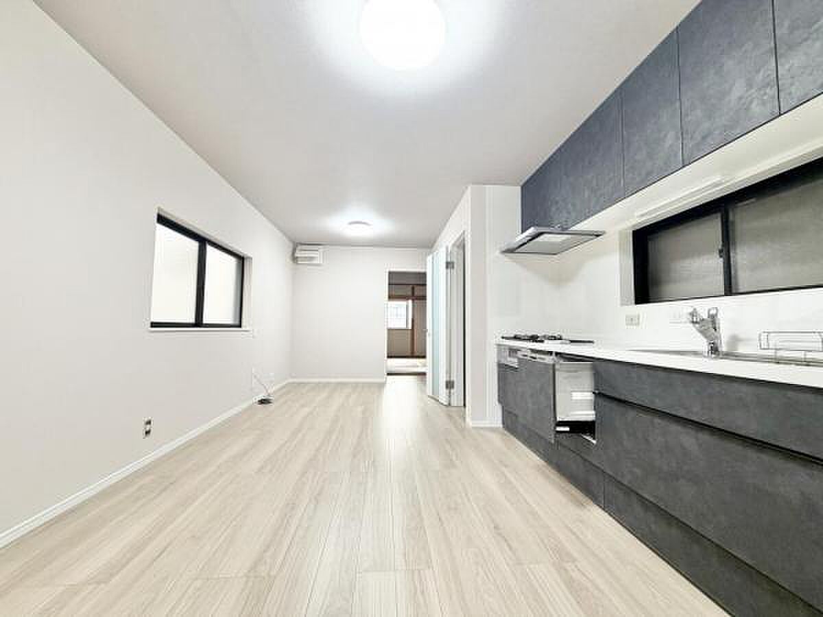 Used detached house · 4LDK in Osaka &mdash; photo 3
