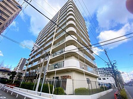 鉄骨鉄筋コンクリート造、 12階建てのマンションです。