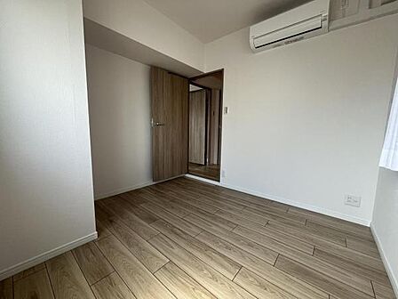 ~洋室~ 約4.5帖の洋室です。エアコン設置済です。