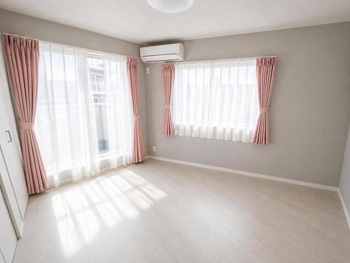 Used detached house · 4LDK in Osaka &mdash; photo 4