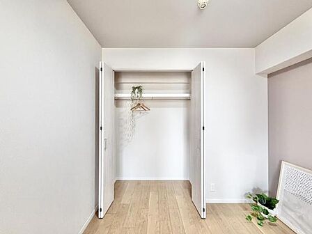 各居室に収納を備えた使いやすい間取り。