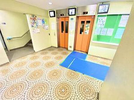 ~その他共用部~ 複数基のエレベーターがあり、待ち時間は少なく過ごせます。