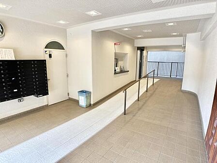 築年数を感じさせない綺麗なエントランスです。