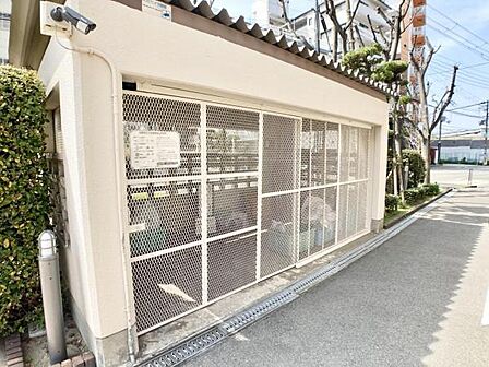 清潔に保たれたゴミ置き場です。