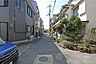 外観：物件の西側前面道路（北側から）［2026年4月21日撮影］