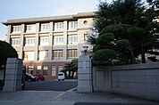 愛知県立旭丘高校 389m